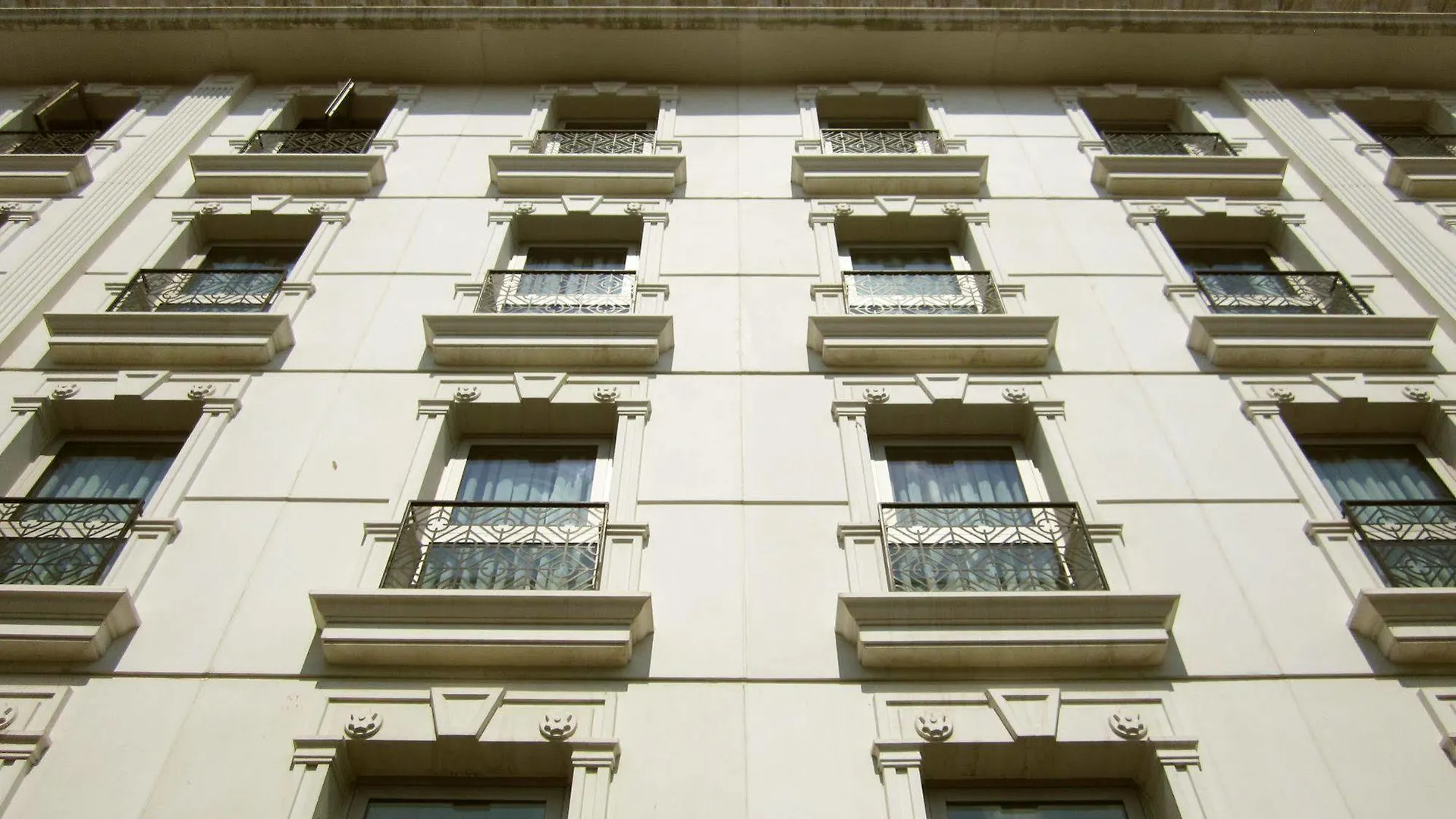 Halifaks Hotel Istanbul
